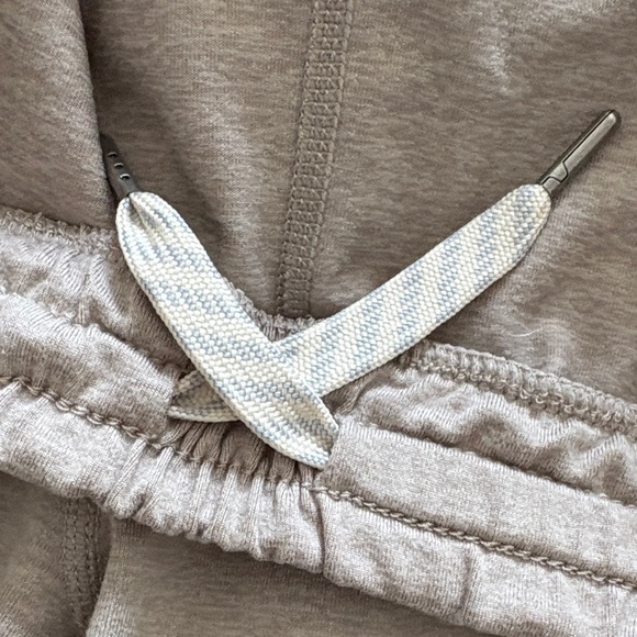 Vuori Women’s Boyfriend Joggers - Picture 11 of 15